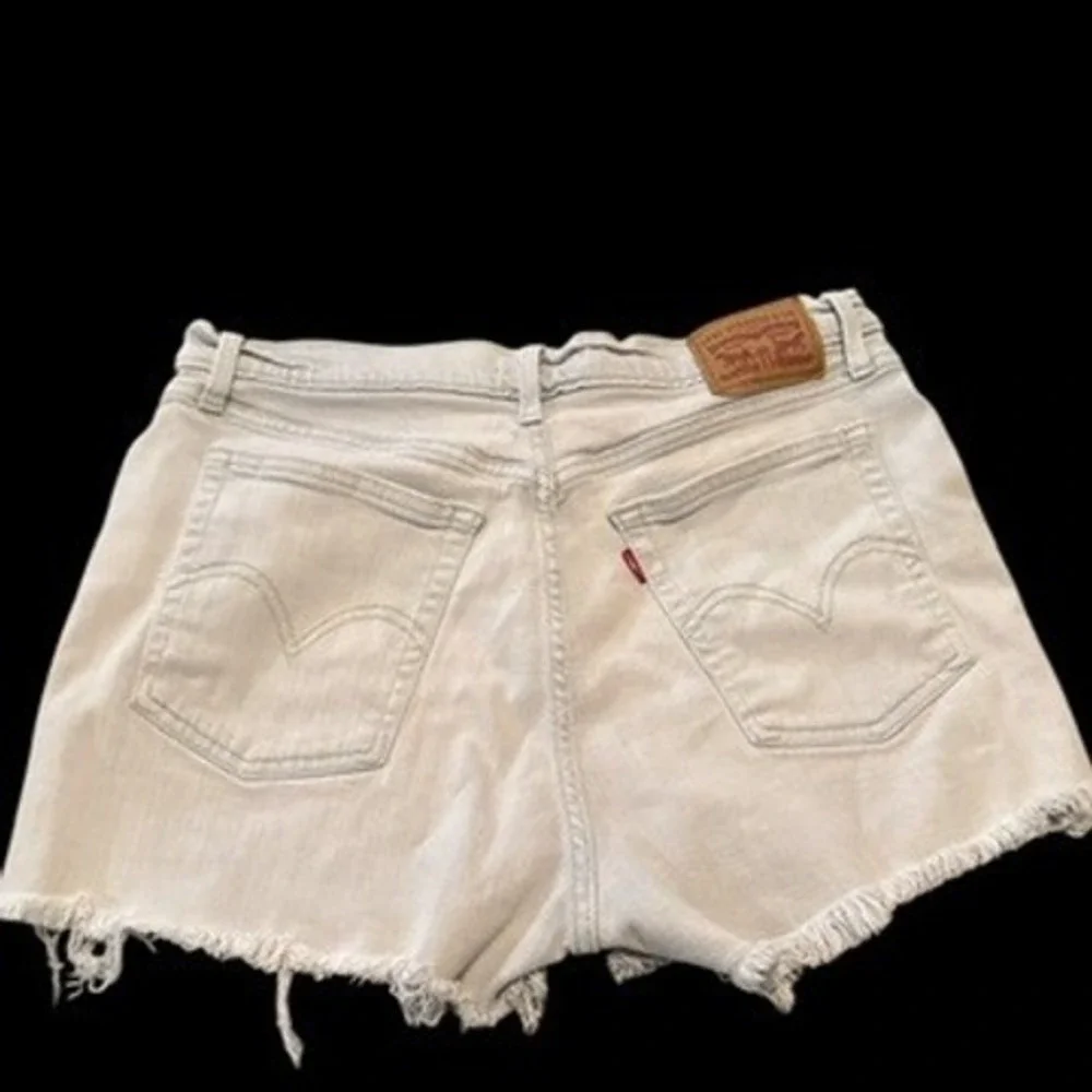 Levis High Rise Denim Shorts Light Grey Raw Hem Size 31 Womens Cutoff Shorts‎